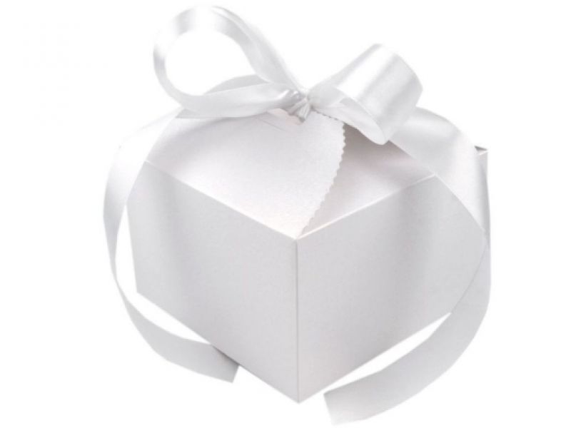 Geschenksbox Papier mit Schleife  Geschenke einpacken